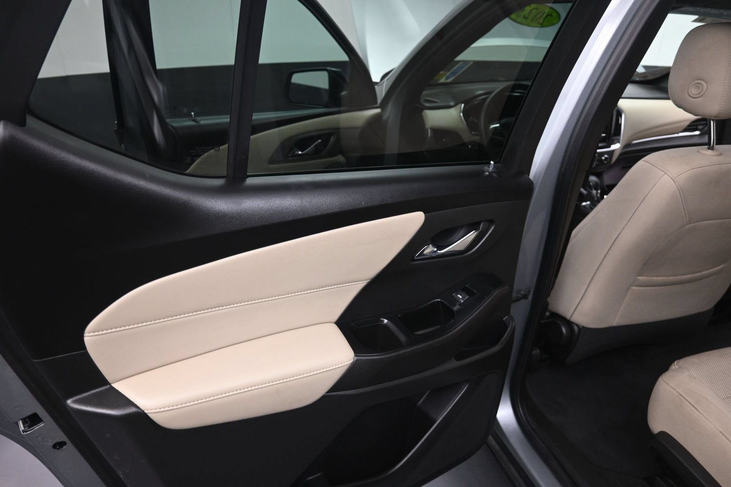 Used 2023 Chevrolet Traverse LS AWD/4WD image 13
