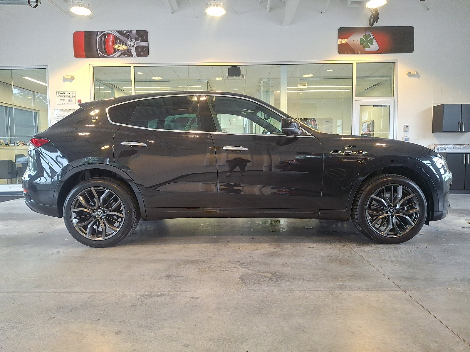 Used 2024 Maserati Levante GT Ultima AWD/4WD image 12