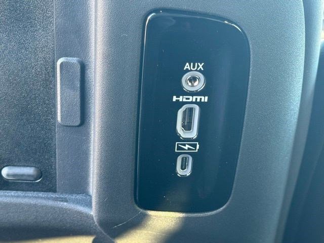 New 2026 Chrysler Pacifica Select image 24