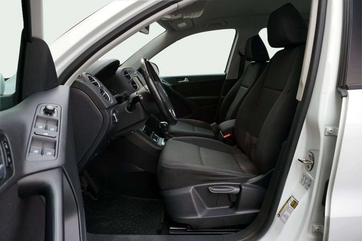 Used 2017 Volkswagen Tiguan Limited w/ Premium Package AWD/4WD image 15