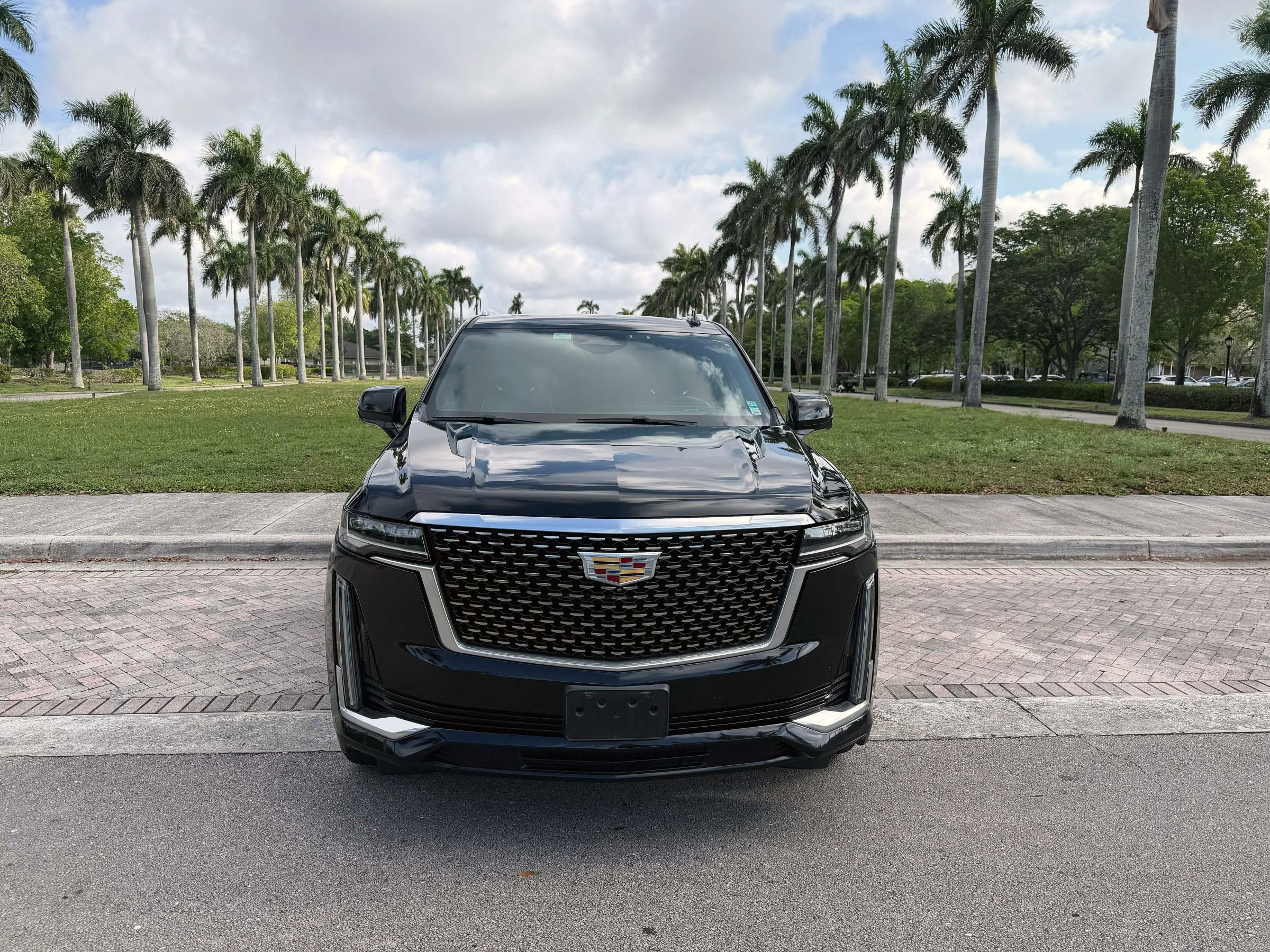 Used 2021 Cadillac Escalade ESV Premium Luxury w/ Performance Package RWD image 3