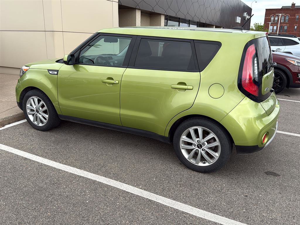 Used 2017 Kia Soul + FWD image 11