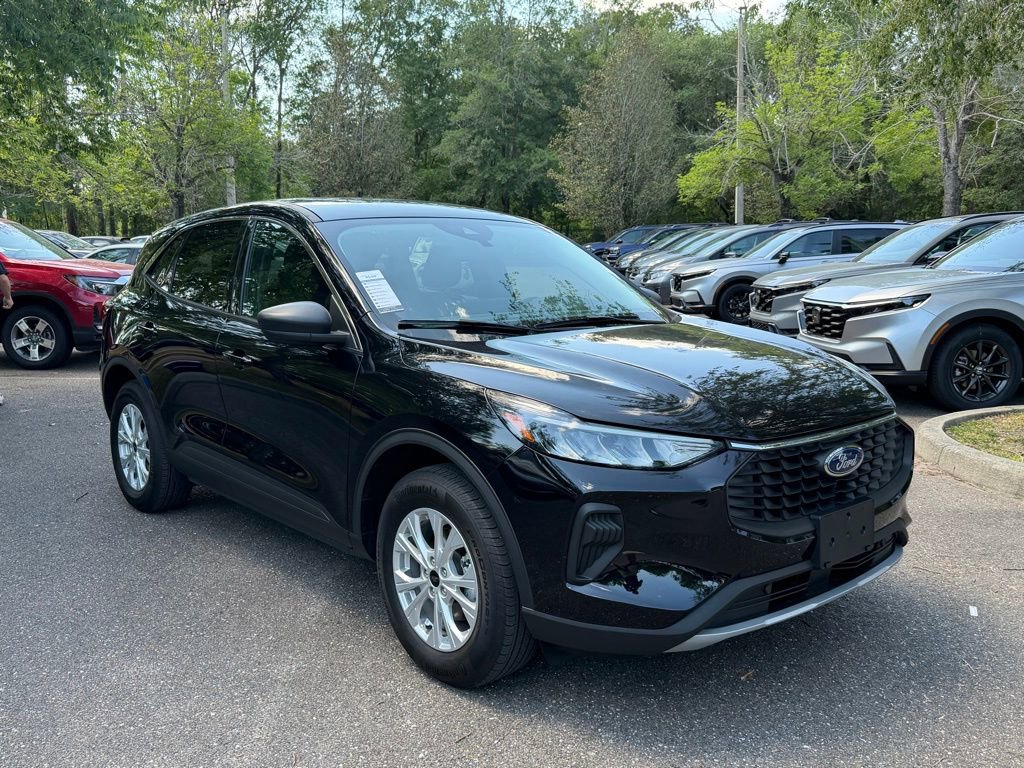 Used 2023 Ford Escape Active w/ Tech Pack #1 AWD/4WD image 1
