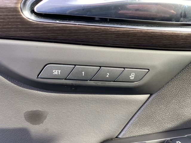 Used 2021 Buick Envision Avenir w/ Technology Package II image 25