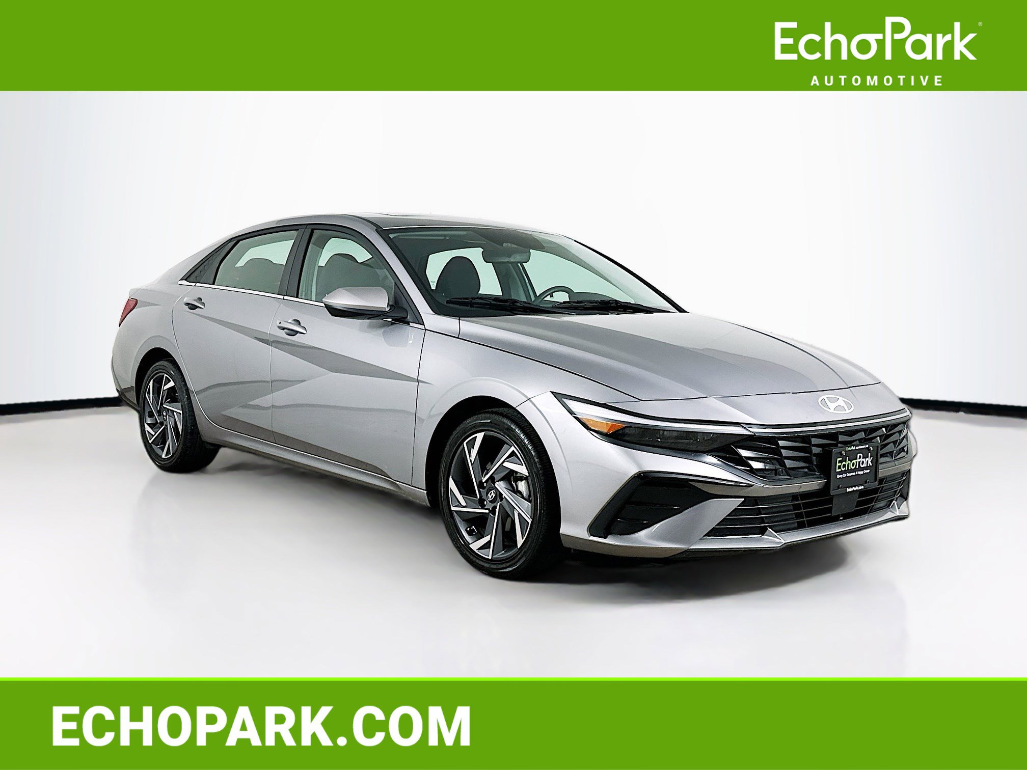 Used 2025 Hyundai Elantra SEL image 1