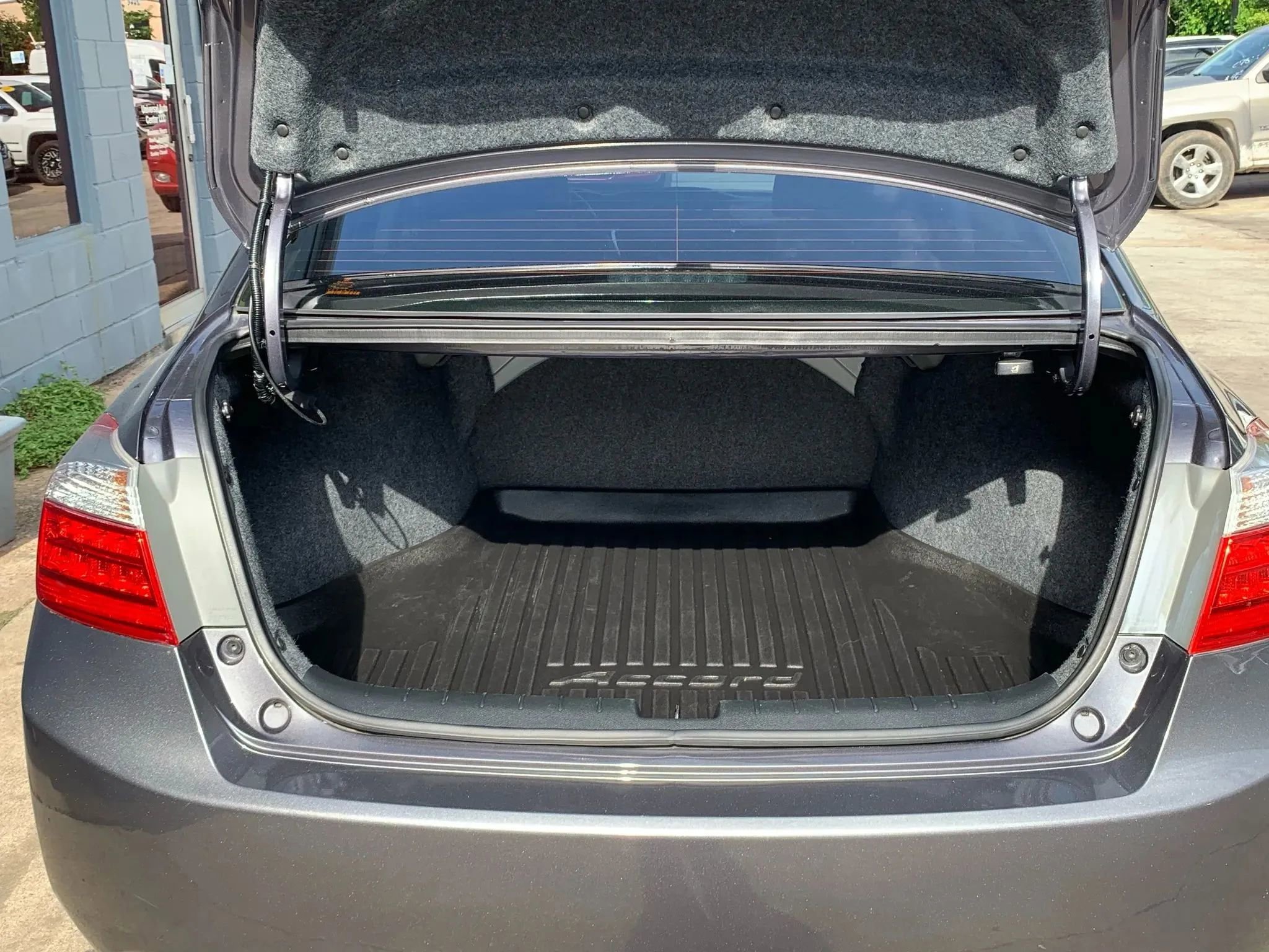 Used 2015 Honda Accord EX-L image 18