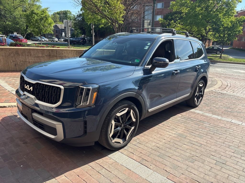 Certified 2023 Kia Telluride EX w/ EX Captain's Chair Package FWD image 7