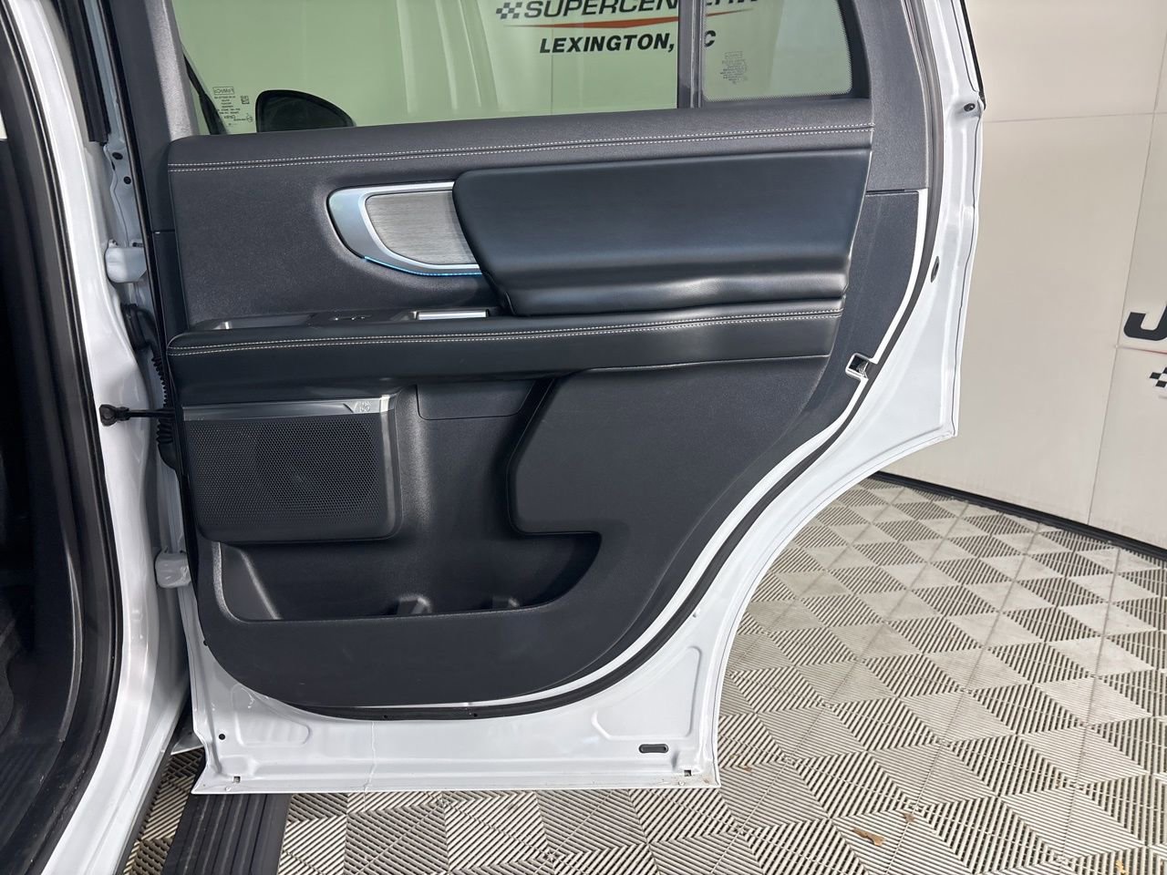 Used 2025 Ford Expedition Platinum image 23