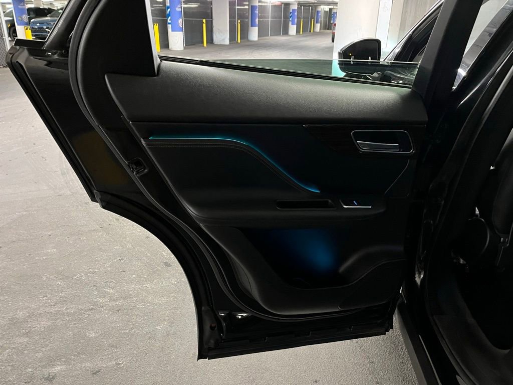 Used 2017 Jaguar F-PACE Prestige image 17