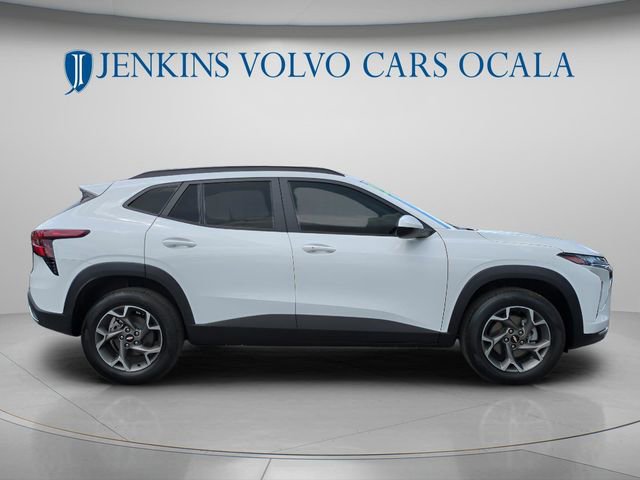 Used 2025 Chevrolet Trax LT w/ Driver Confidence Package image 2