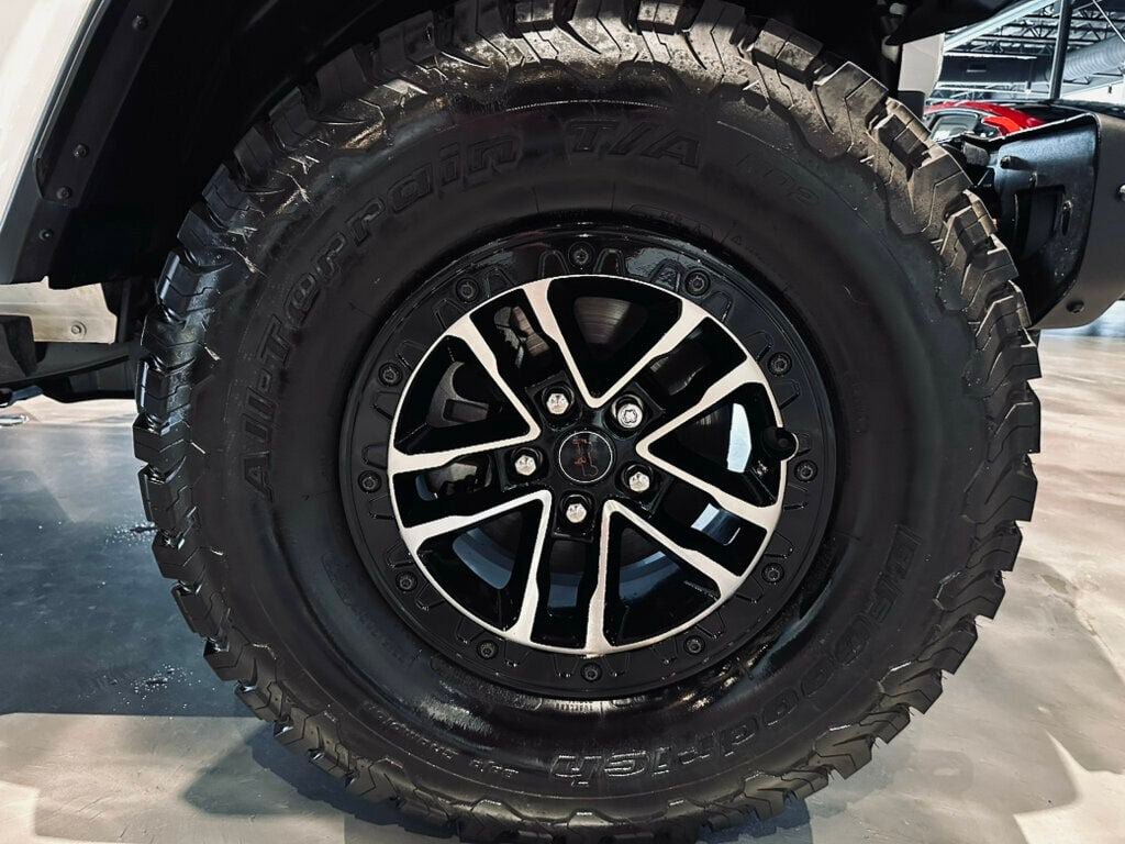 Used 2024 Jeep Wrangler Unlimited Rubicon AWD/4WD image 32