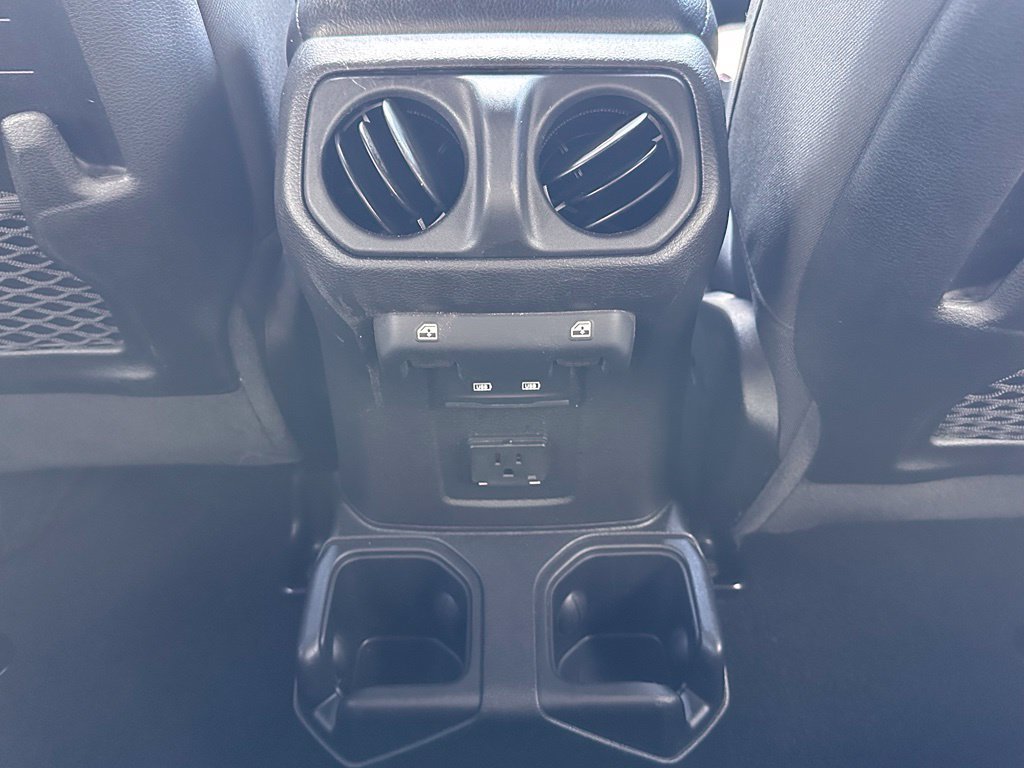 Used 2022 Jeep Gladiator Rubicon w/ LED Lighting Group AWD/4WD image 46