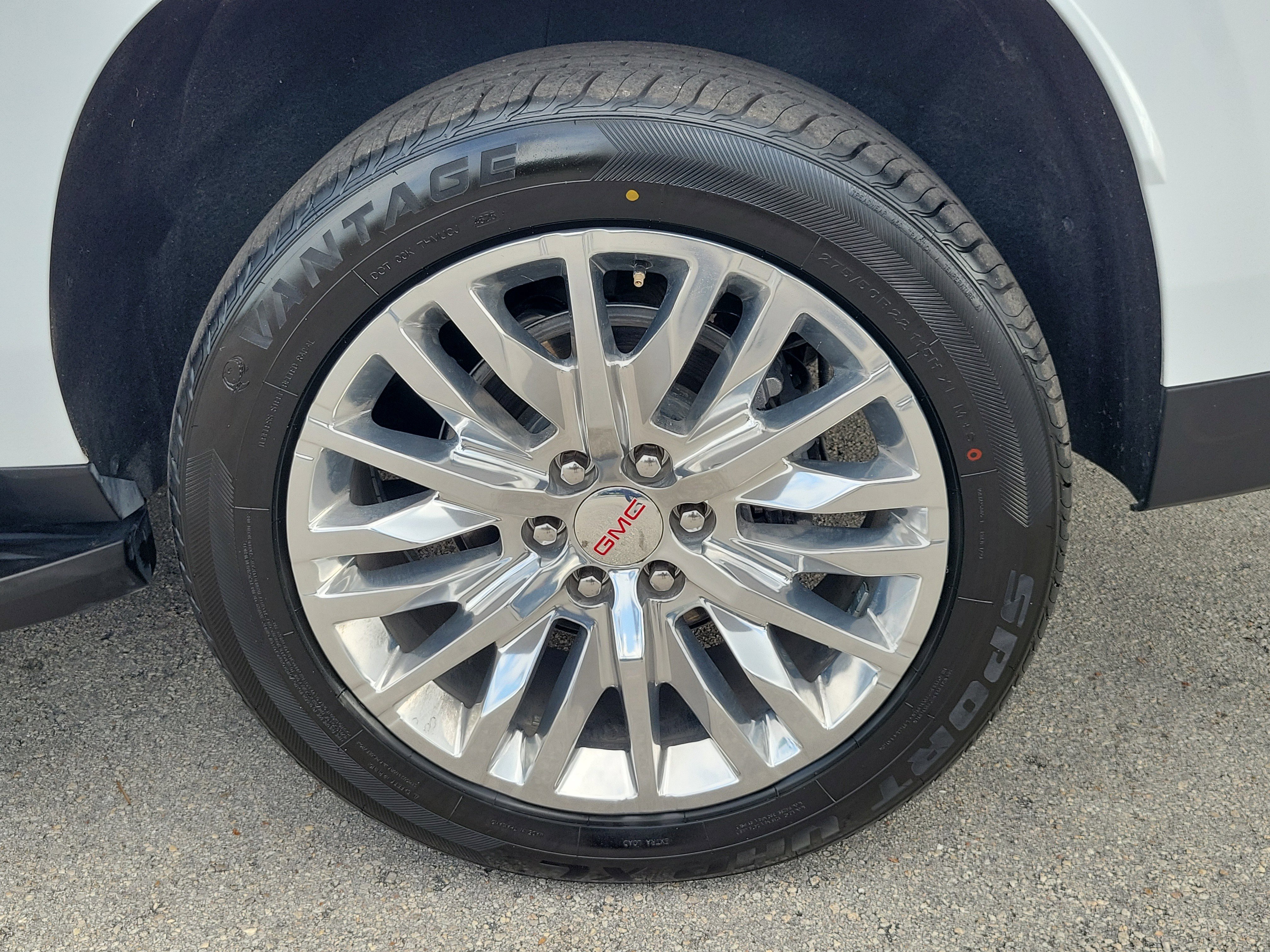 Used 2025 GMC Yukon XL Denali AWD/4WD image 29