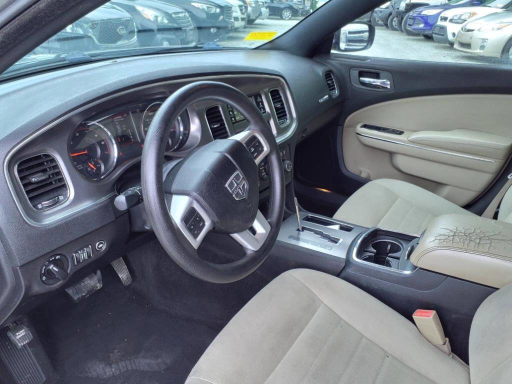 Used 2012 Dodge Charger SE RWD image 12