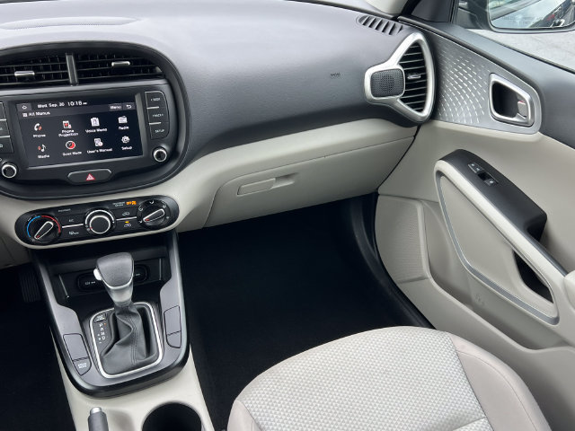 Used 2025 Kia Soul LX w/ LX Technology Package FWD image 27