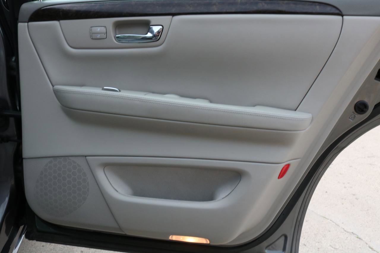 Used 2008 Cadillac DTS w/ Trunk Convenience Package FWD image 41