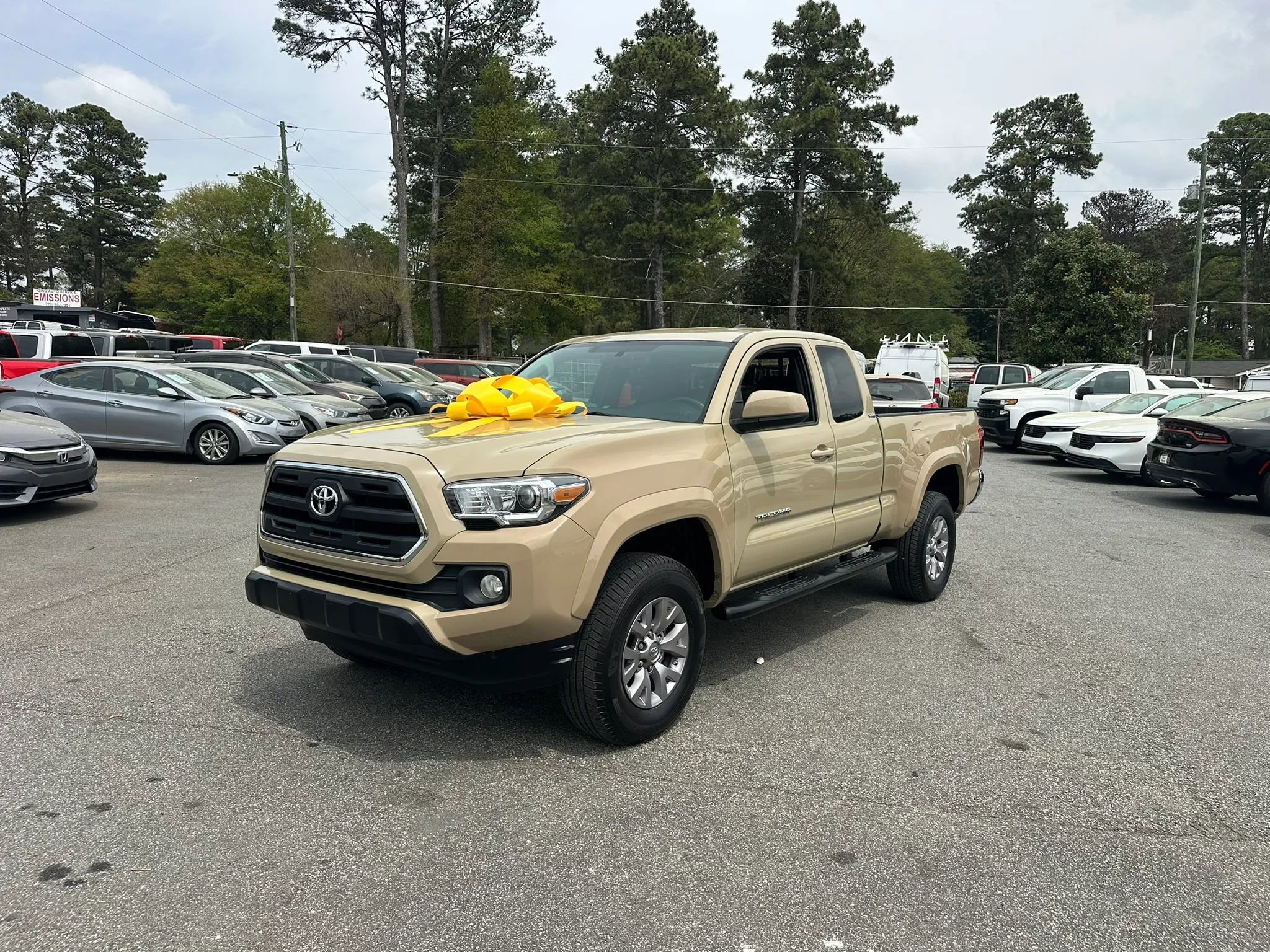 Used 2016 Toyota Tacoma SR5 w/ Exterior Package AWD/4WD image 1