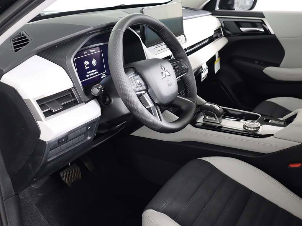 New 2025 Mitsubishi Outlander SE image 27