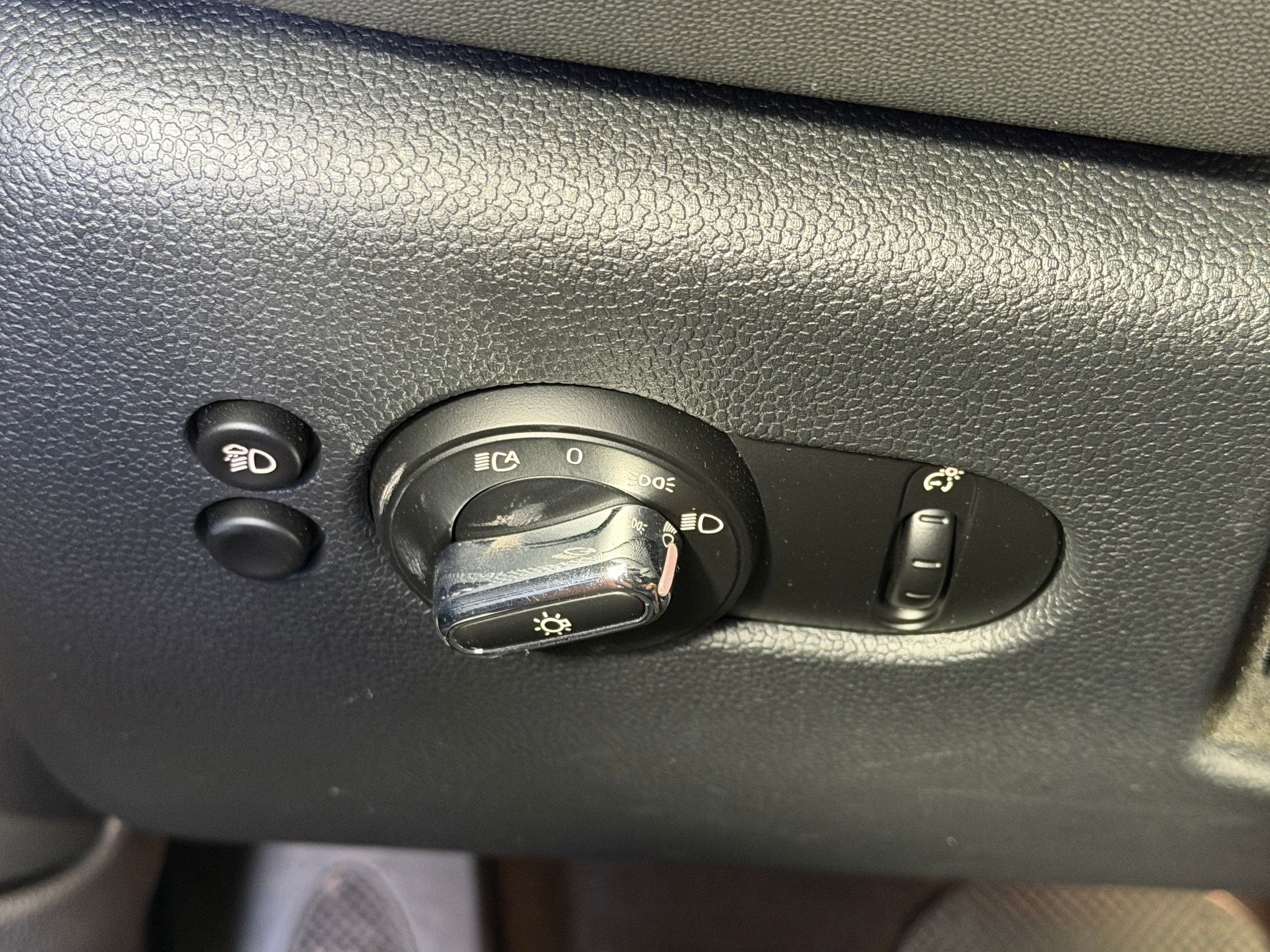 Used 2023 MINI Cooper 2-Door Hardtop image 17