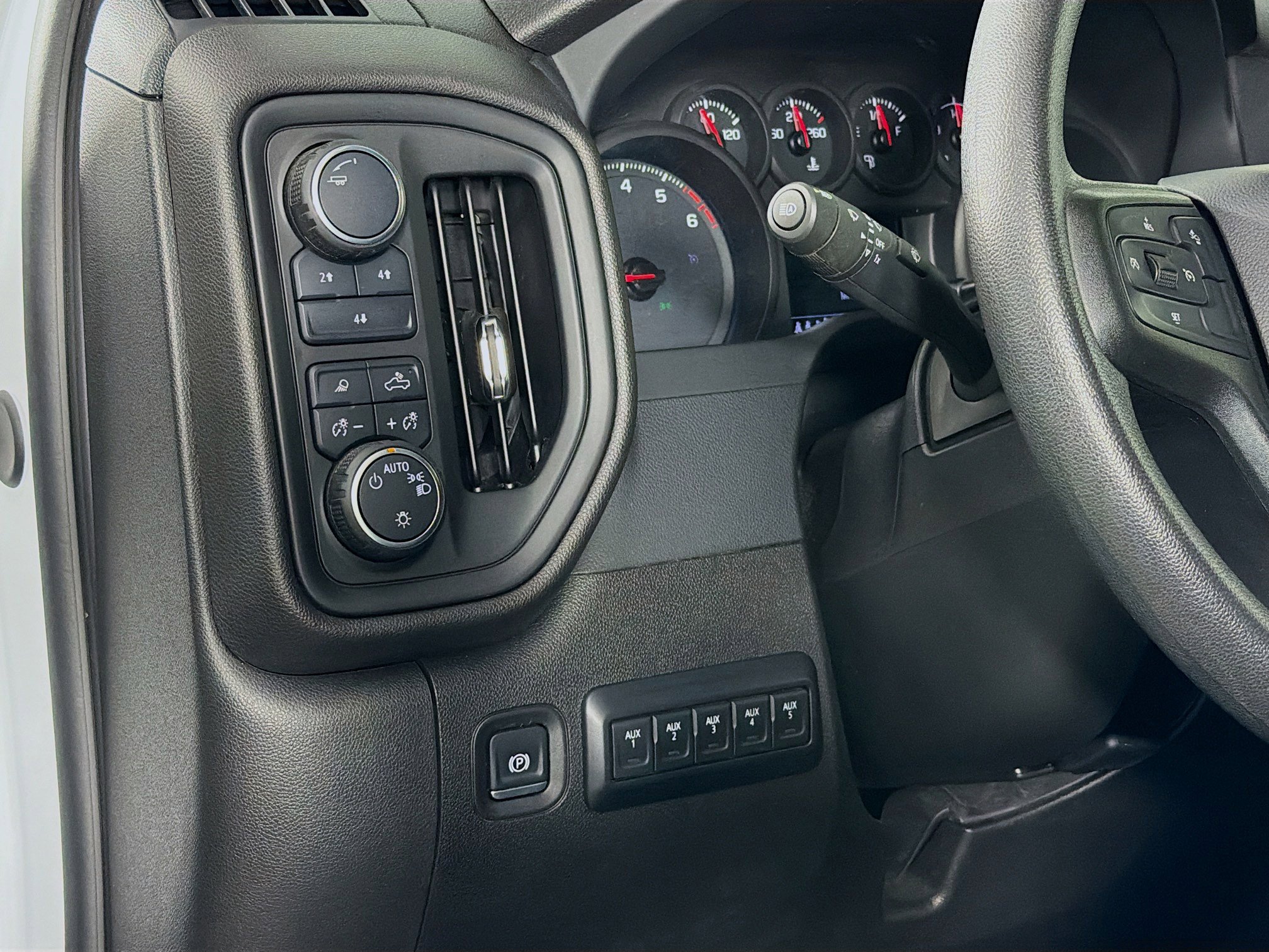 Used 2025 Chevrolet Silverado 3500 W/T image 11