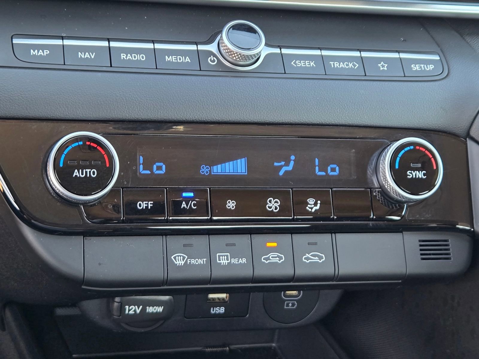 Used 2024 Hyundai Elantra SEL FWD image 17