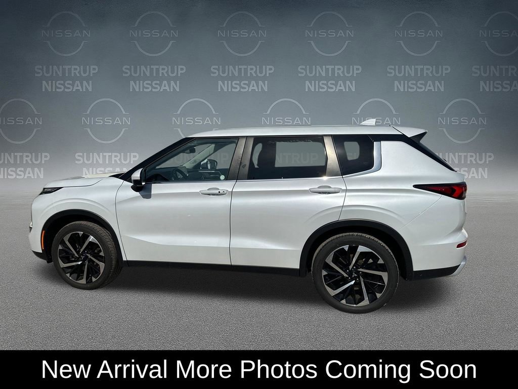 Used 2024 Mitsubishi Outlander SE FWD image 2