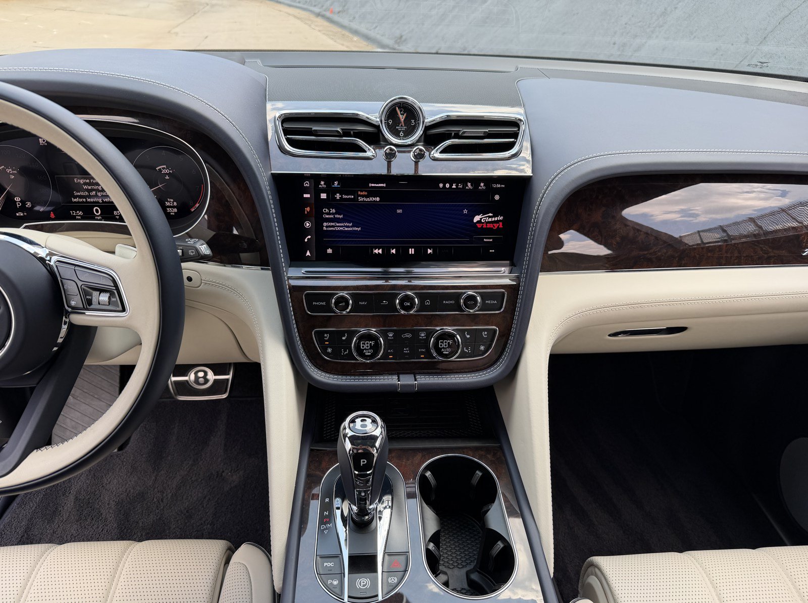Certified 2023 Bentley Bentayga AWD/4WD image 4