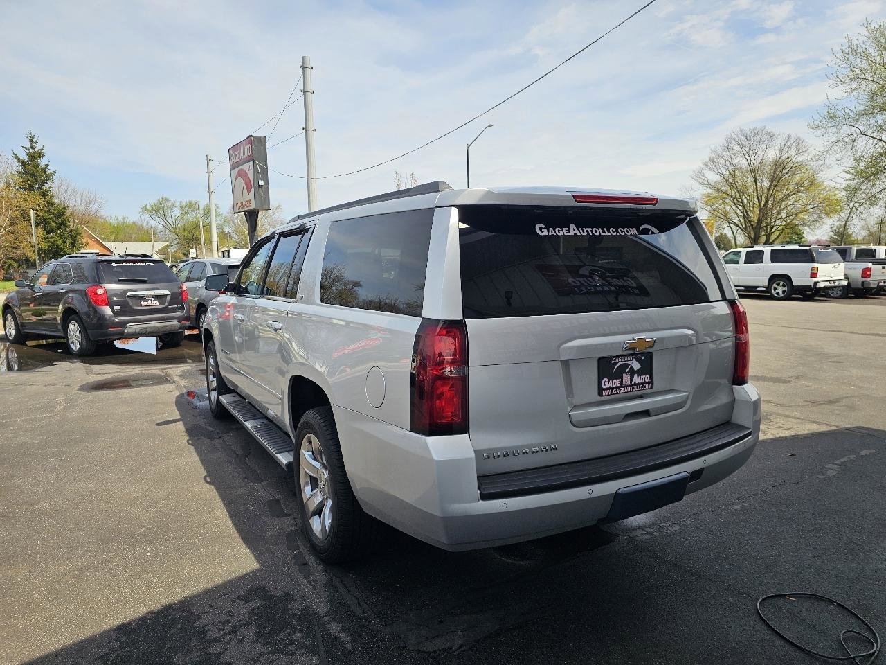 Used 2016 Chevrolet Suburban LT w/ LT Signature Package image 8