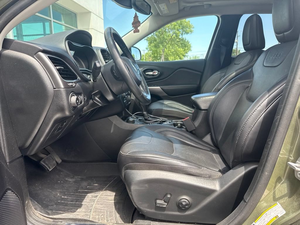 Used 2019 Jeep Cherokee Limited w/ Luxury Group AWD/4WD image 9