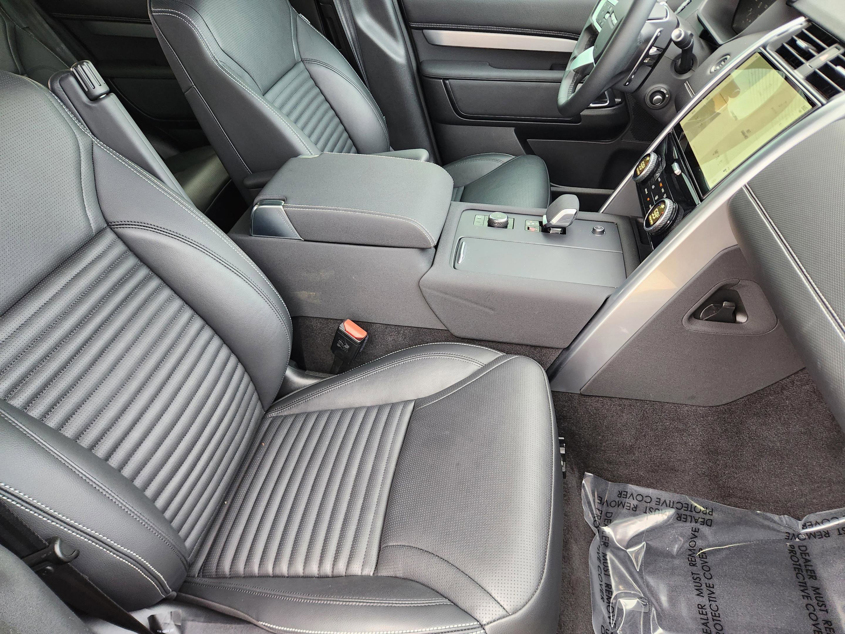 Certified 2025 Land Rover Discovery Dynamic SE AWD/4WD image 9