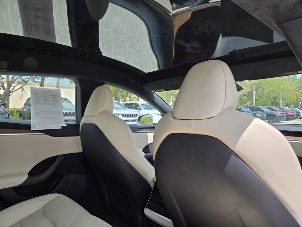 Used 2023 Tesla Model S image 12