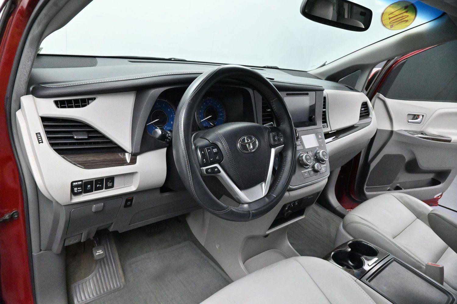Used 2017 Toyota Sienna XLE w/ XLE Navigation Package FWD image 18