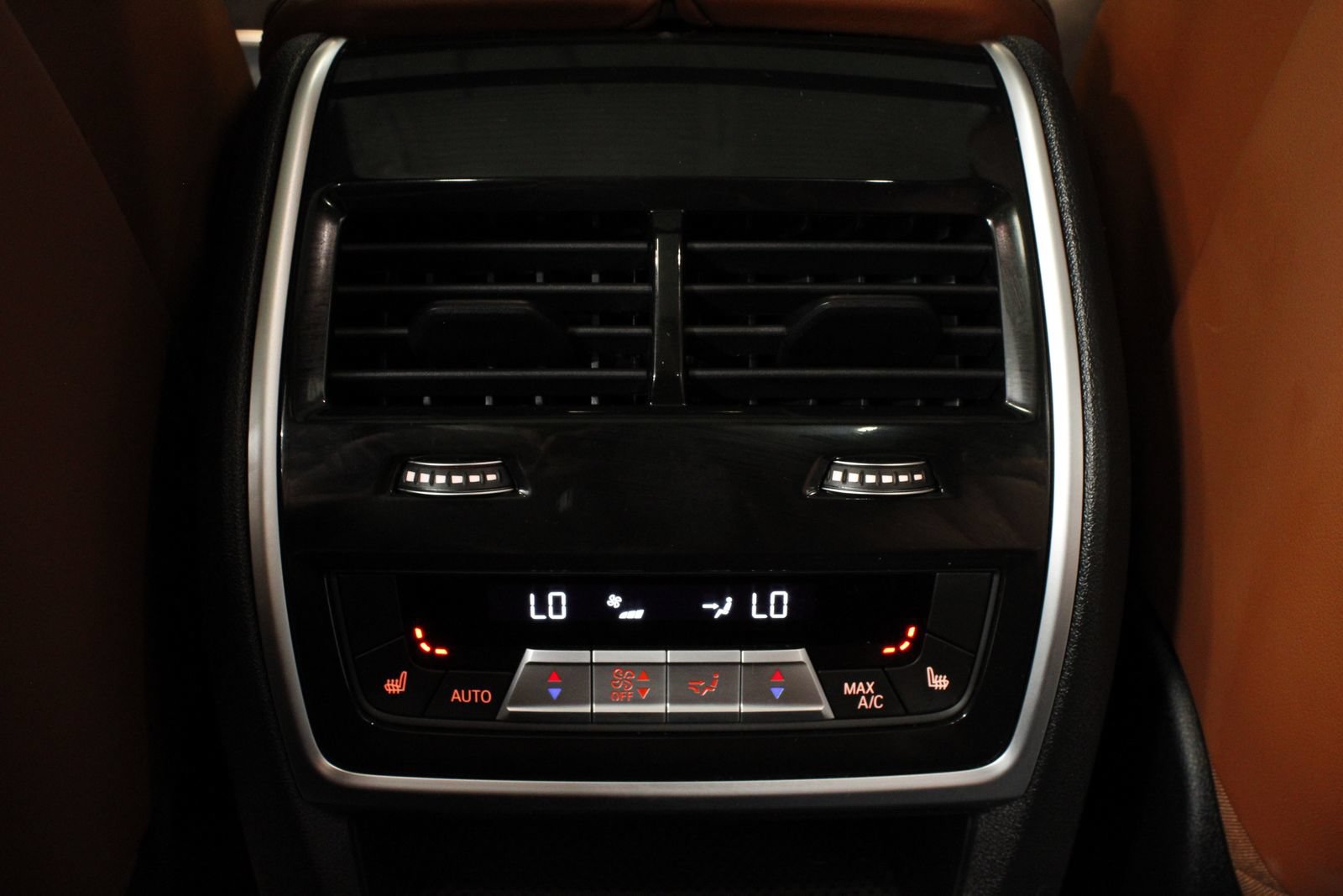 Used 2024 BMW ALPINA XB7 AWD/4WD image 30