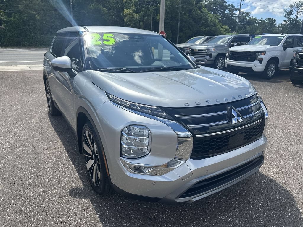 Used 2025 Mitsubishi Outlander SE FWD image 10