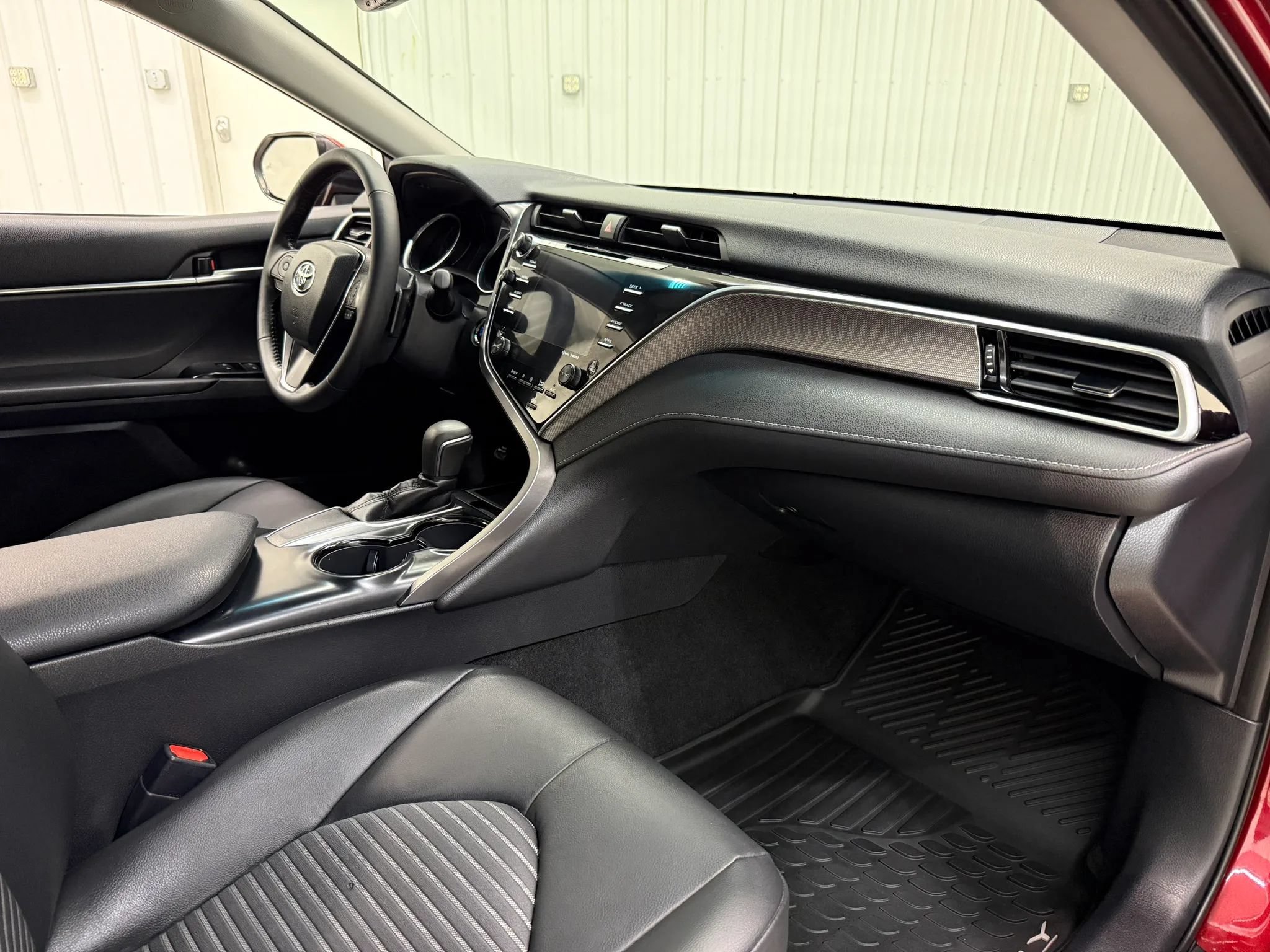 Used 2018 Toyota Camry SE w/ Audio Package FWD image 14