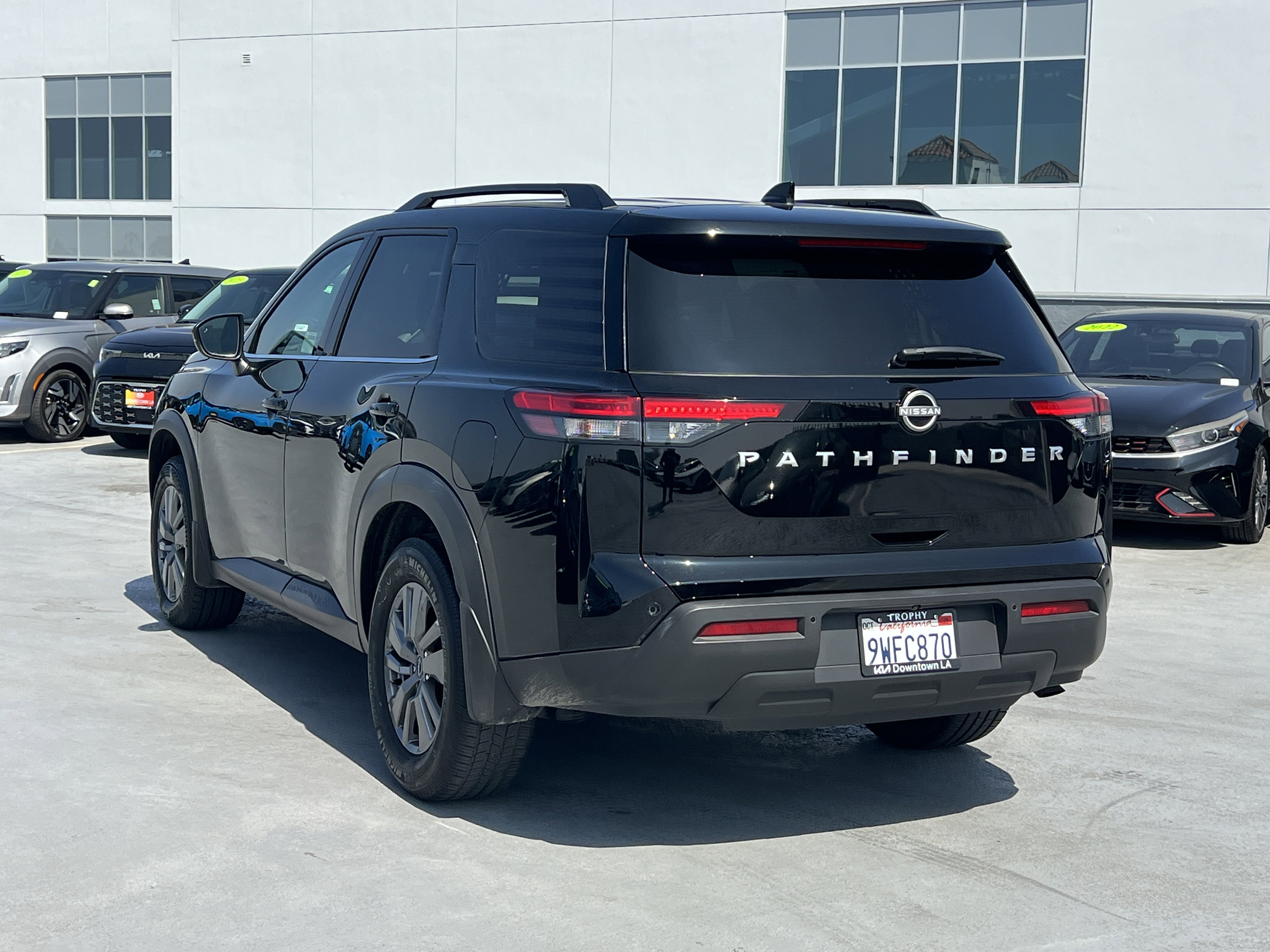 Used 2025 Nissan Pathfinder SV w/ Cargo Package image 4