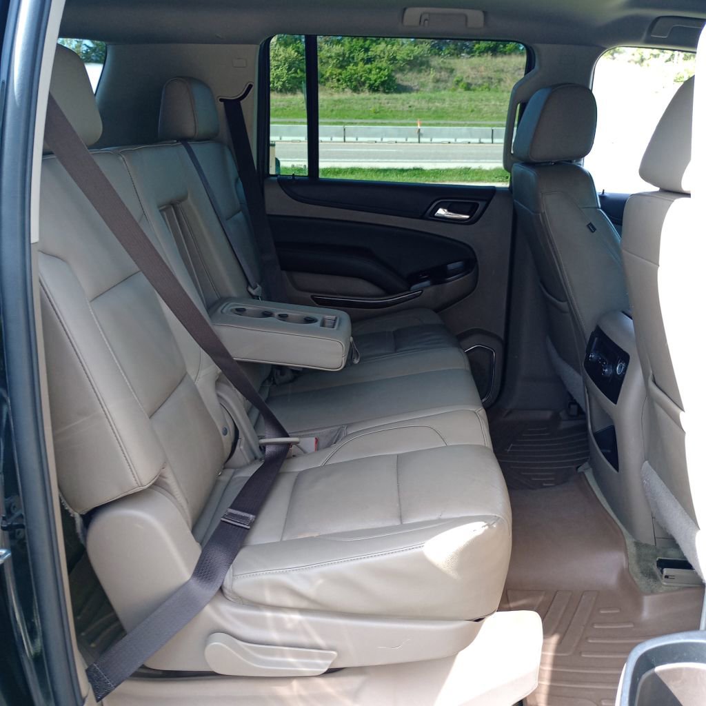 Used 2019 Chevrolet Suburban LT RWD image 21