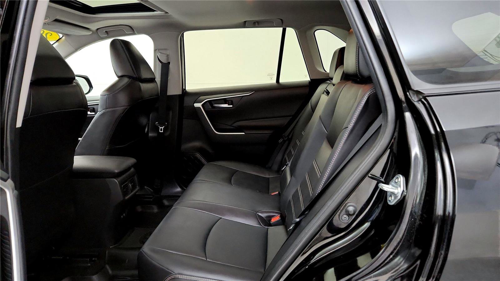 Used 2021 Toyota RAV4 XLE Premium AWD/4WD image 21