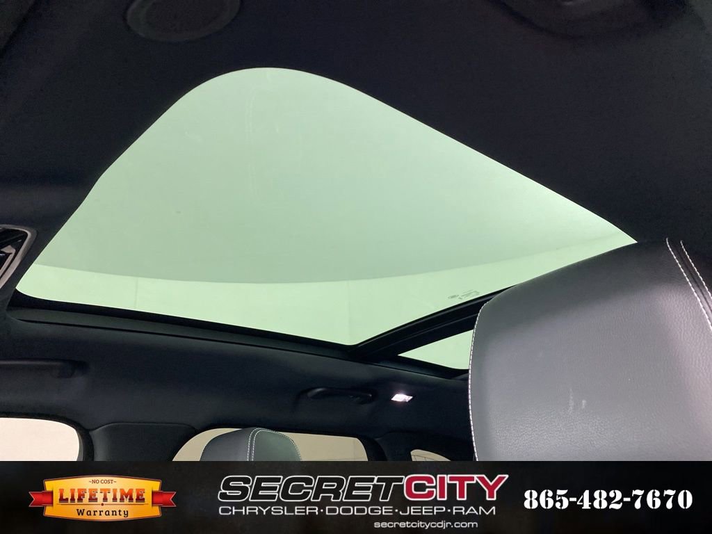 Used 2023 Land Rover Range Rover Velar R-Dynamic S image 23