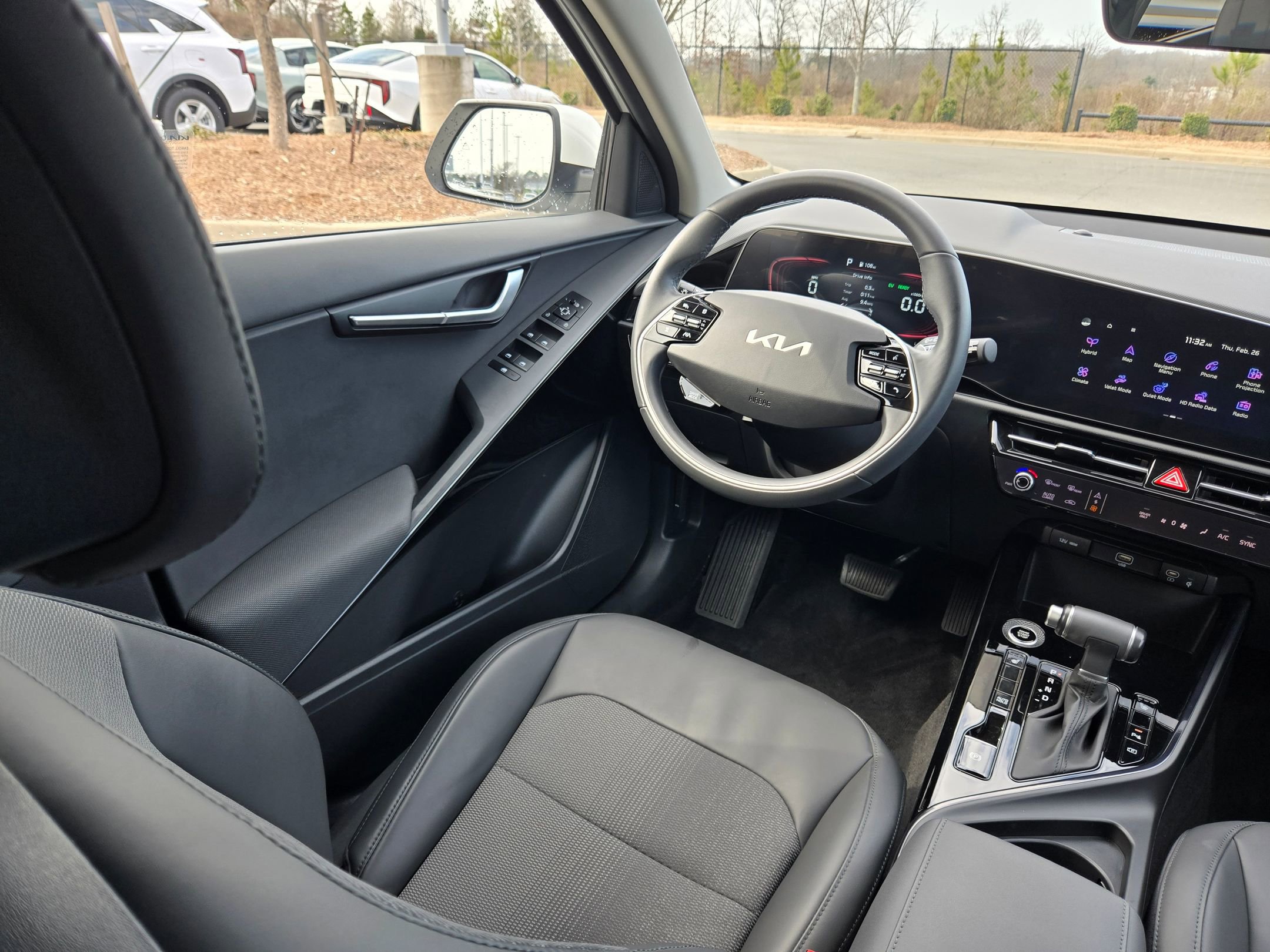 Used 2024 Kia Niro EX image 9