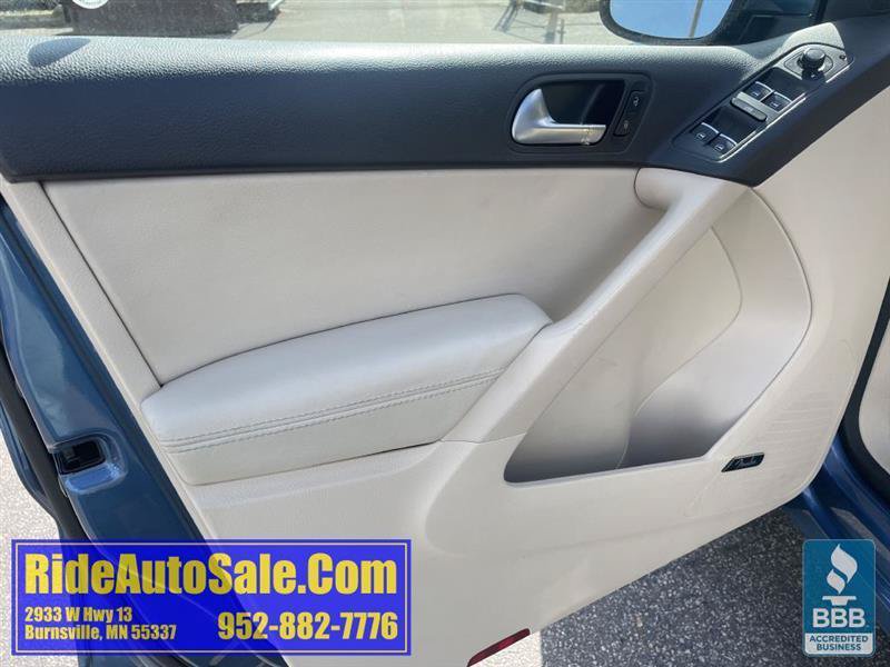 Used 2017 Volkswagen Tiguan SEL AWD/4WD image 9