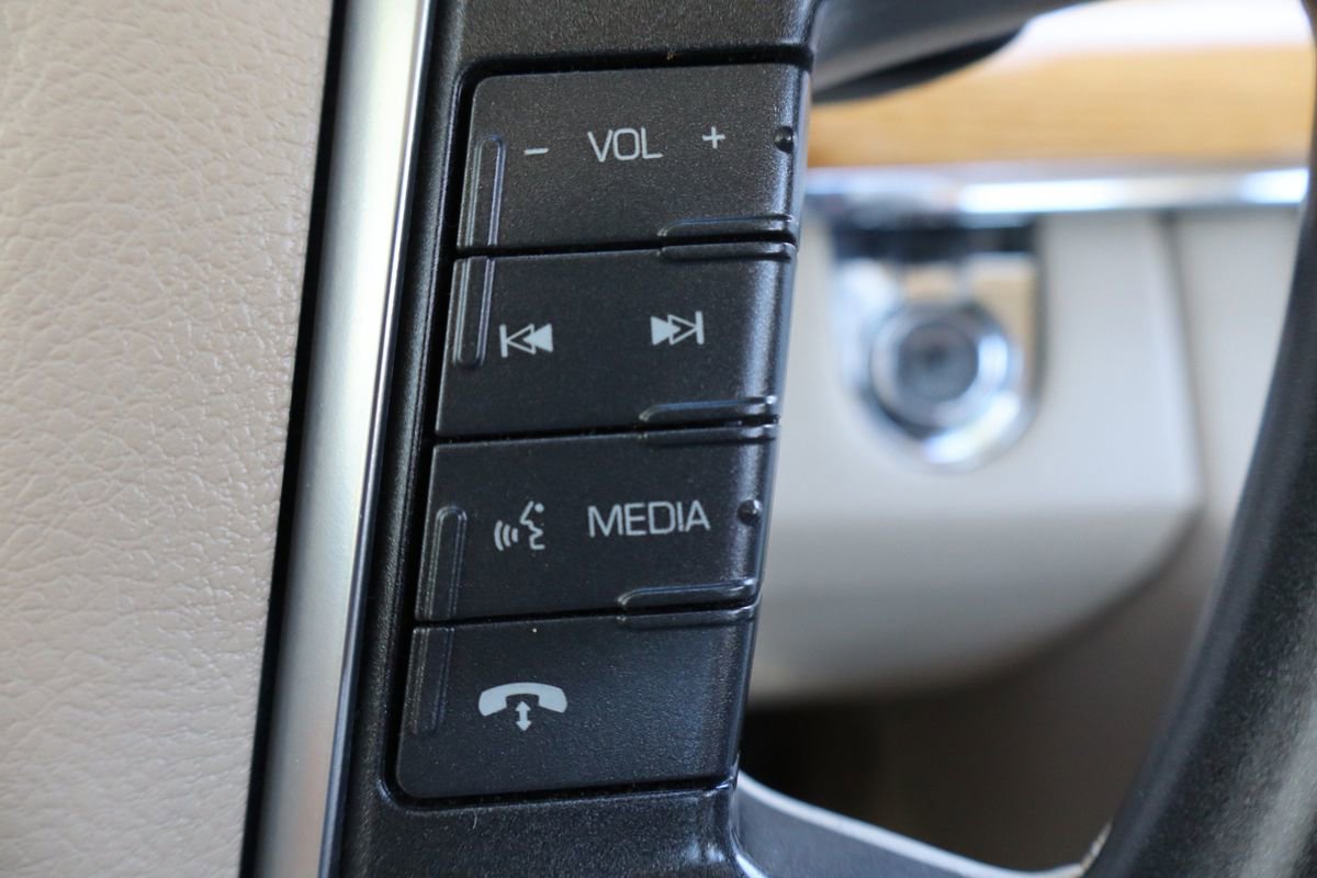 Used 2012 Lincoln MKS AWD image 31