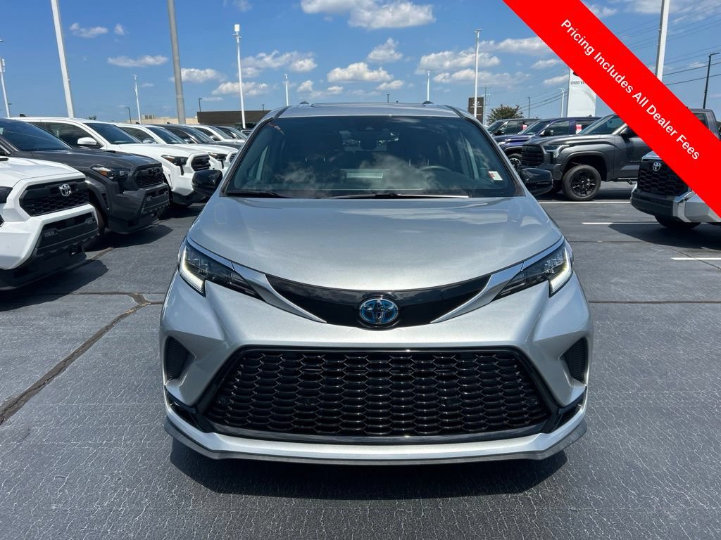 Used 2024 Toyota Sienna XSE w/ XSE Plus Package FWD image 26