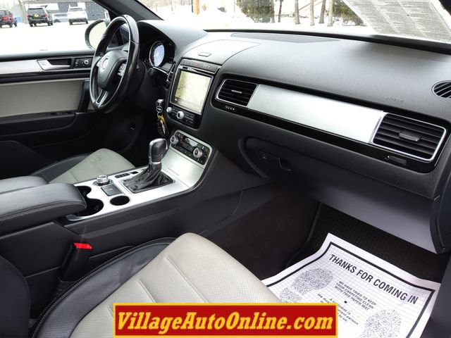 Used 2017 Volkswagen Touareg Wolfsburg Edition image 30