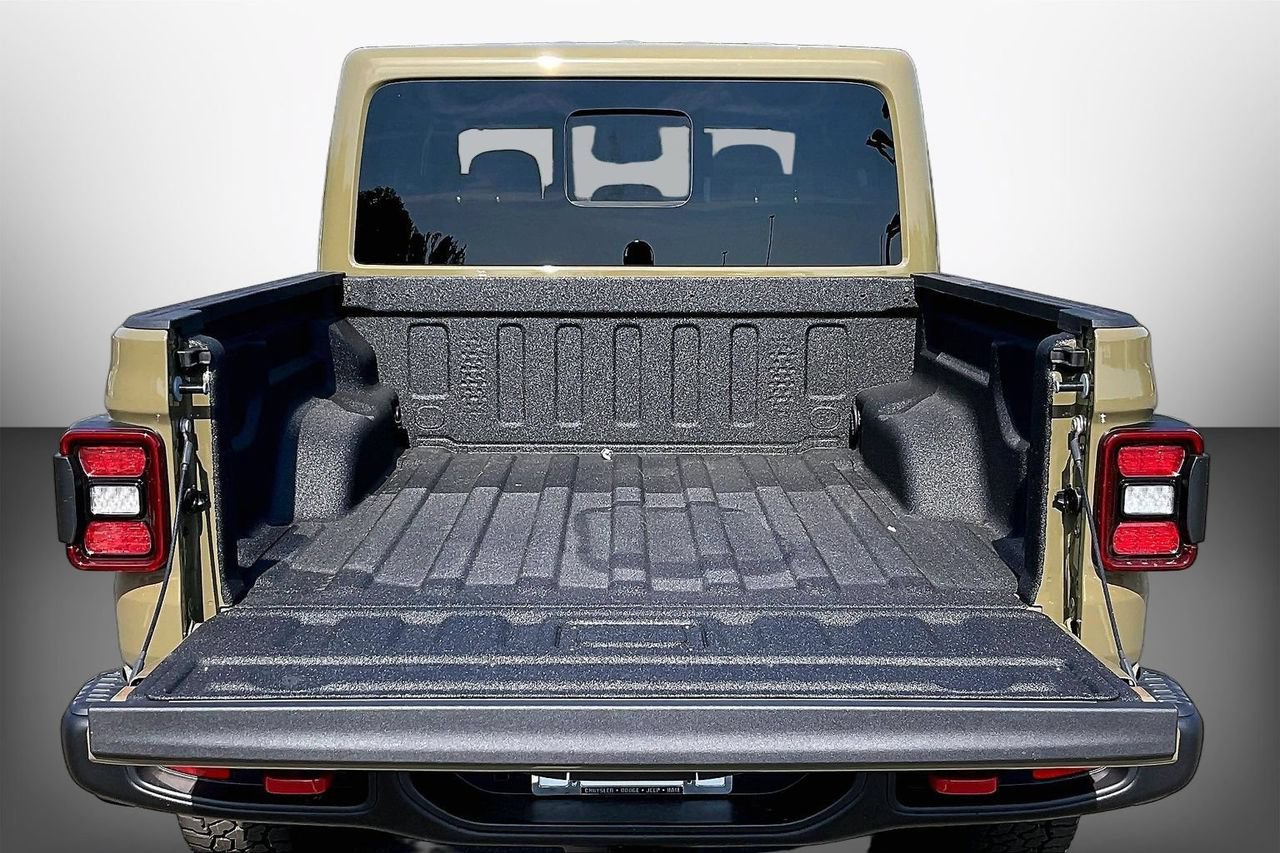 New 2026 Jeep Gladiator Rubicon w/ Steel Power Dome Hood Package AWD/4WD image 19