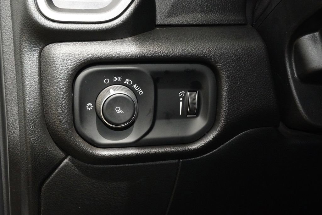 Used 2024 RAM 2500 Tradesman w/ Chrome Appearance Group image 23