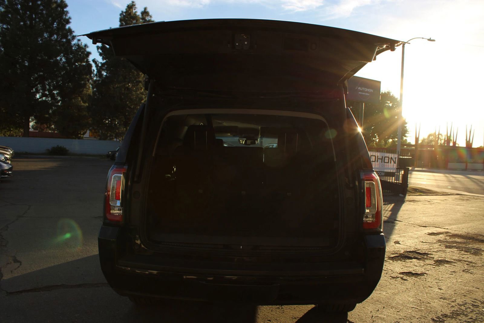 Used 2019 GMC Yukon XL SLT w/ Graphite Performance Edition image 33