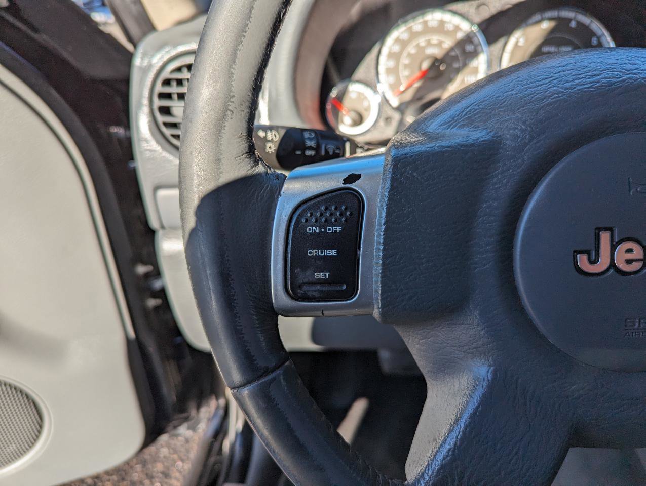 Used 2005 Jeep Liberty Limited AWD/4WD image 15