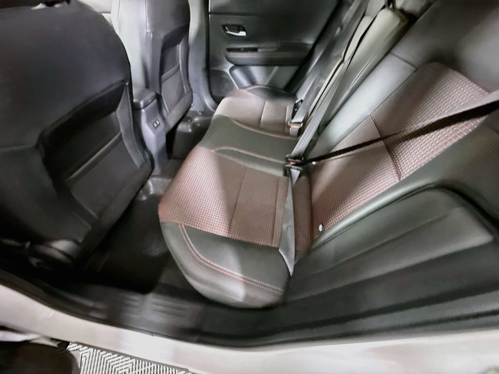Used 2025 Nissan Kicks SR AWD/4WD image 26