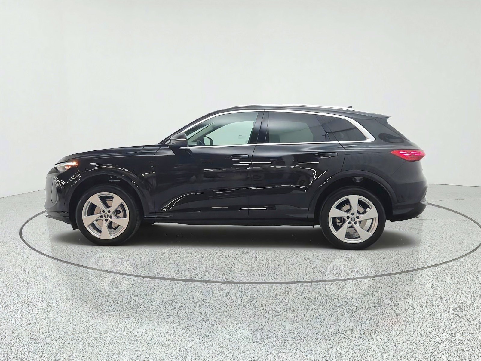 Used 2025 Audi Q5 Premium w/ Premium Plus AWD/4WD image 8